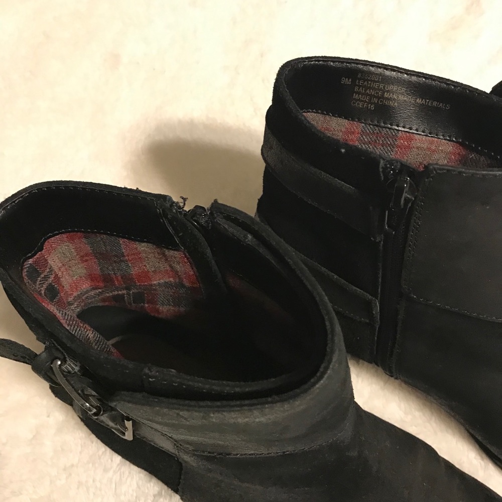 Boots - Picture 3 of 4